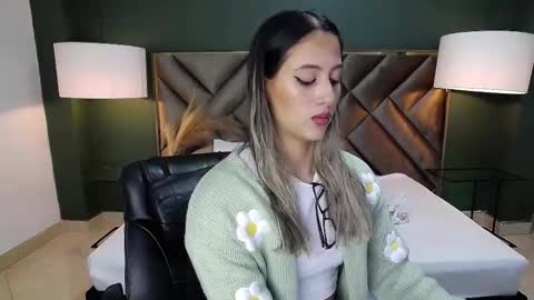 Snapshot of sophia_loreenn chatting on 03-08-25, 11:48 Sofia online show from 03-08-25, 11:48