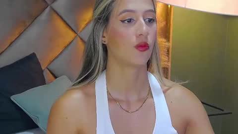 Snapshot of sophia_loreenn chatting on 09-10-25, 01:55 Sofia online show from 09-10-25, 01:55