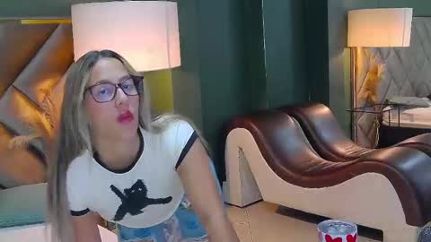Snapshot of sophia_loreenn chatting on 09-15-25, 02:39 Sofia online show from 09-15-25, 02:39