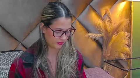 Snapshot of sophia_loreenn chatting on 09-30-25, 01:27 Sofia online show from 09-30-25, 01:27