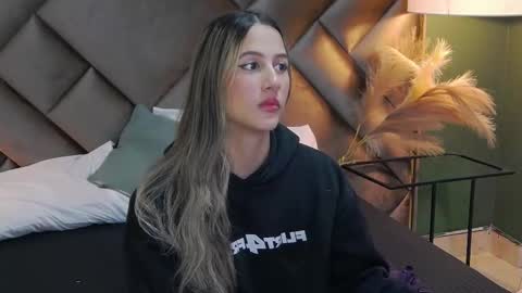 Snapshot of sophia_loreenn chatting on 10-12-25, 01:54 Sofia online show from 10-12-25, 01:54
