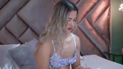 Snapshot of sophia_loreenn chatting on 07-13-26, 05:05 Sofia online show from 07-13-26, 05:05