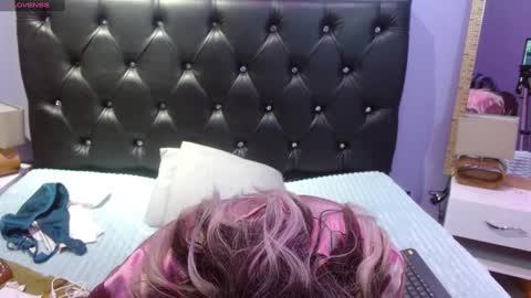 Snapshot of sophia_ny chatting on 12-27-24, 02:04 SOPHIA online show from 12-27-24, 02:04