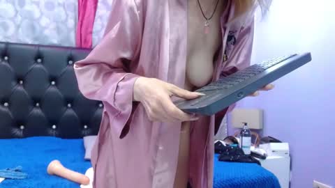 Snapshot of sophia_ny chatting on 02-14-25, 12:09 SOPHIA online show from 02-14-25, 12:09