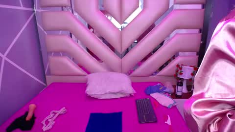 Snapshot of sophia_ny chatting on 02-21-25, 08:38 SOPHIA online show from 02-21-25, 08:38