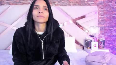 Snapshot of sophiaa_paris chatting on 10-13-25, 02:00 Sophia Paris online show from 10-13-25, 02:00