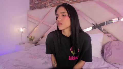 Snapshot of sophiaa_paris chatting on 10-15-25, 03:17 Sophia Paris online show from 10-15-25, 03:17