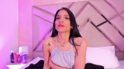 Snapshot of sophiaa_paris chatting on 10-27-25, 02:21 Sophia Paris online show from 10-27-25, 02:21