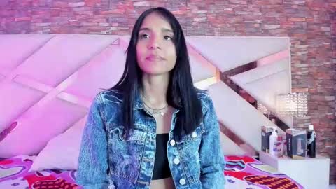 Snapshot of sophiaa_paris chatting on 11-05-25, 01:38 Sophia Paris online show from 11-05-25, 01:38