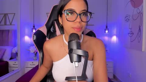 Sophie Hill  online show from 10-22-25, 08:41