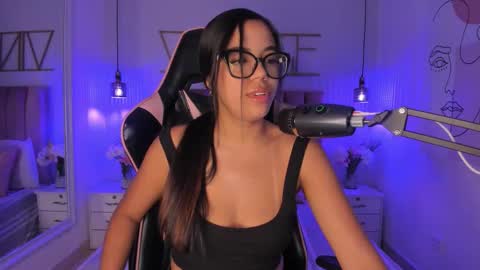 Sophie Hill  online show from 11-19-25, 08:09