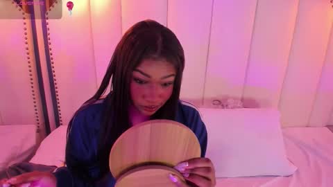 Snapshot of sophiabloss chatting on 12-19-25, 12:01 Sophie online show from 12-19-25, 12:01