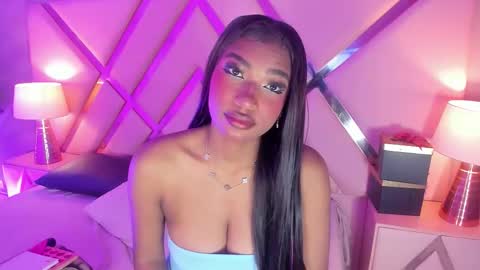 Snapshot of sophiabloss chatting on 01-12-26, 12:21 Sophie online show from 01-12-26, 12:21