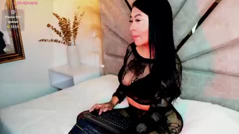 Snapshot of sophiacortes chatting on 07-20-26, 05:00 sophia cortes online show from 07-20-26, 05:00