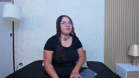 Snapshot of sophiahart_ chatting on 06-20-26, 12:08 Sophia online show from 06-20-26, 12:08