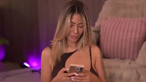 Snapshot of sophiapotts chatting on 06-23-26, 02:31 Sophie online show from 06-23-26, 02:31