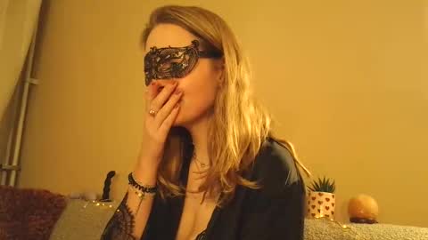 Snapshot of sophie_and_joost_luckydip chatting on 03-05-26, 06:48 Sophie And Joost Luckydips Cam online show from 03-05-26, 06:48