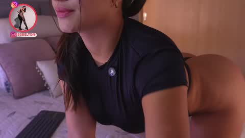 Snapshot of sophie_belton chatting on 10-18-25, 04:19 sofia online show from 10-18-25, 04:19