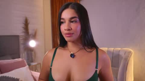 Snapshot of sophie_belton chatting on 04-24-26, 10:01 sofia online show from 04-24-26, 10:01