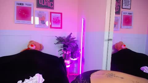 Snapshot of sophie_benet_ chatting on 06-15-26, 11:34 Sophie online show from 06-15-26, 11:34