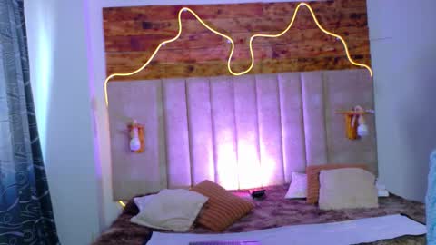 sophie and katia online show from 11-17-25, 07:30