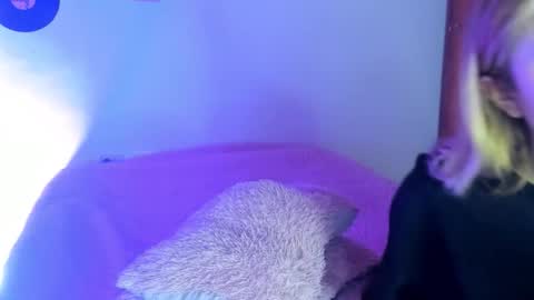 Snapshot of sophie_collins13 chatting on 03-03-26, 05:13 Sophie online show from 03-03-26, 05:13