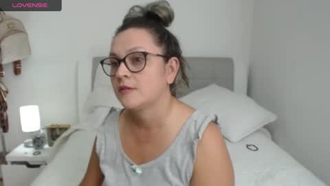 Snapshot of sophie_lopez1 chatting on 01-15-25, 03:43 Sofa online show from 01-15-25, 03:43