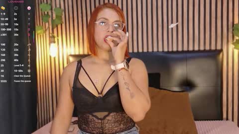 sophie_new25 online show from 09-18-25, 12:18