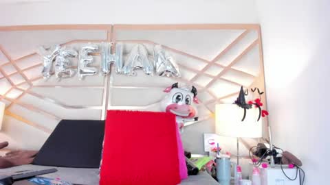 sophie_newton online show from 07-18-26, 12:09