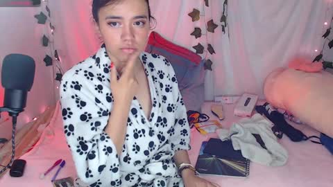 Snapshot of sophie_north chatting on 01-20-25, 01:21 Sophie online show from 01-20-25, 01:21