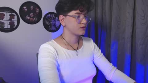 sophie_ross1 online show from 12-02-25, 01:22