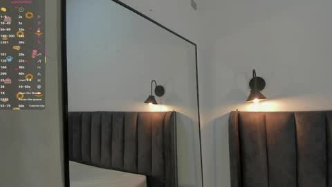 sophie_smith19 online show from 04-06-26, 12:28