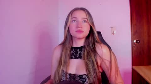 sophie_spencer1 online show from 03-11-26, 06:08