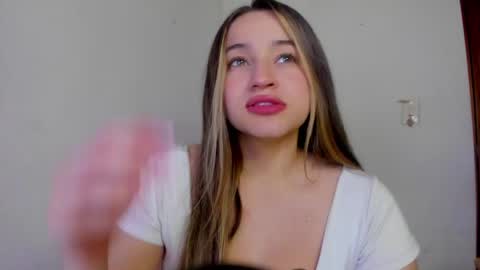 sophie_spencer1 online show from 04-01-26, 03:40