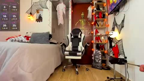 sophiebaker__ online show from 10-04-25, 02:09