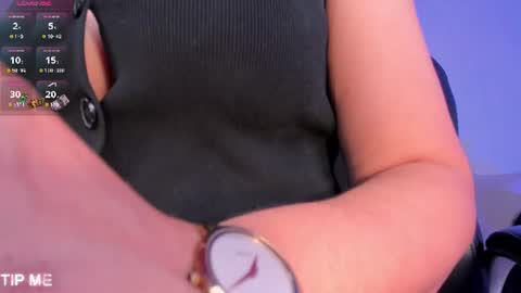 Snapshot of sophiebarnett_ chatting on 06-21-26, 03:03 Sophie online show from 06-21-26, 03:03