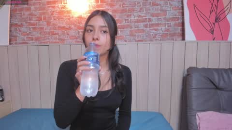 Snapshot of sophiebenson_ chatting on 01-08-25, 12:37 Sophie online show from 01-08-25, 12:37