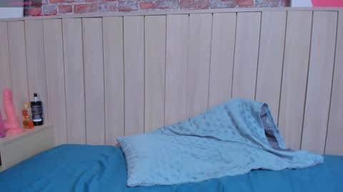 Snapshot of sophiebenson_ chatting on 03-01-25, 03:16 Sophie online show from 03-01-25, 03:16