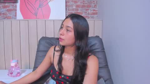 Snapshot of sophiebenson_ chatting on 03-04-25, 06:18 Sophie online show from 03-04-25, 06:18