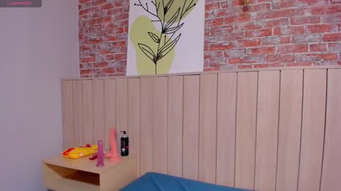 Snapshot of sophiebenson_ chatting on 03-08-25, 03:02 Sophie online show from 03-08-25, 03:02