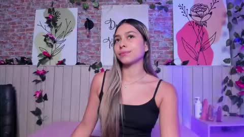 Snapshot of sophiebenson_ chatting on 03-13-26, 01:29 Sophie online show from 03-13-26, 01:29