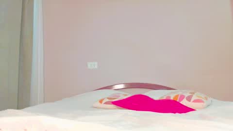 Snapshot of sophiechan69 chatting on 10-15-25, 12:27 ShopieChan69 online show from 10-15-25, 12:27