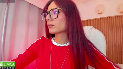 Snapshot of sophiecherry_ chatting on 10-26-25, 08:04 Sophie IG sophiecherry es online show from 10-26-25, 08:04
