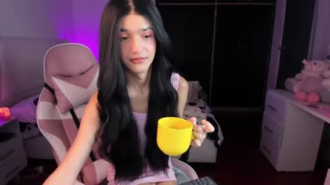 Snapshot of sophiecornett chatting on 06-19-26, 08:29 online show from 06-19-26, 08:29