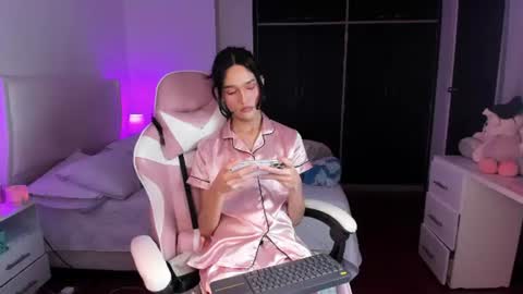 Snapshot of sophiecornett chatting on 07-02-26, 03:23 online show from 07-02-26, 03:23