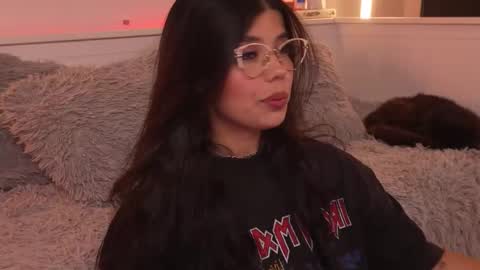 Snapshot of sophiee_art chatting on 01-08-26, 04:48 Sophiee online show from 01-08-26, 04:48