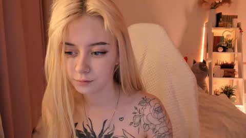 Sophie  online show from 03-04-25, 04:17