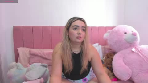 Snapshot of sophiee_rosee chatting on 06-07-26, 06:33 sophiee rosee online show from 06-07-26, 06:33