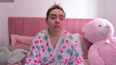 Snapshot of sophiee_rosee chatting on 06-08-26, 03:56 sophiee rosee online show from 06-08-26, 03:56