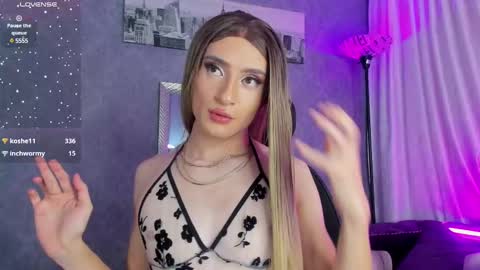 Snapshot of sophiee_s chatting on 03-08-25, 08:03 Sophie online show from 03-08-25, 08:03